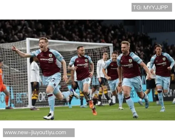 弗莱明接哈特曼传中再进一球伯恩利扩大领先优势狼队陷入困境