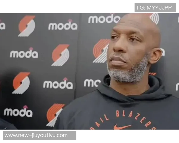 比卢普斯场下表现获高分评价小杨认为他值得8到9分