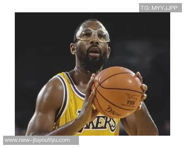 詹姆斯状态回暖表现抢眼沃西赞其活力十足贡献19分15板8助3帽