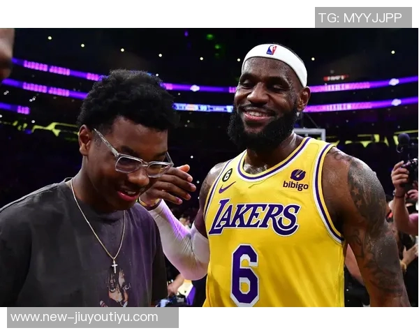 詹姆斯模仿决定1宣布退役是否过于哗众取宠显得不够体面